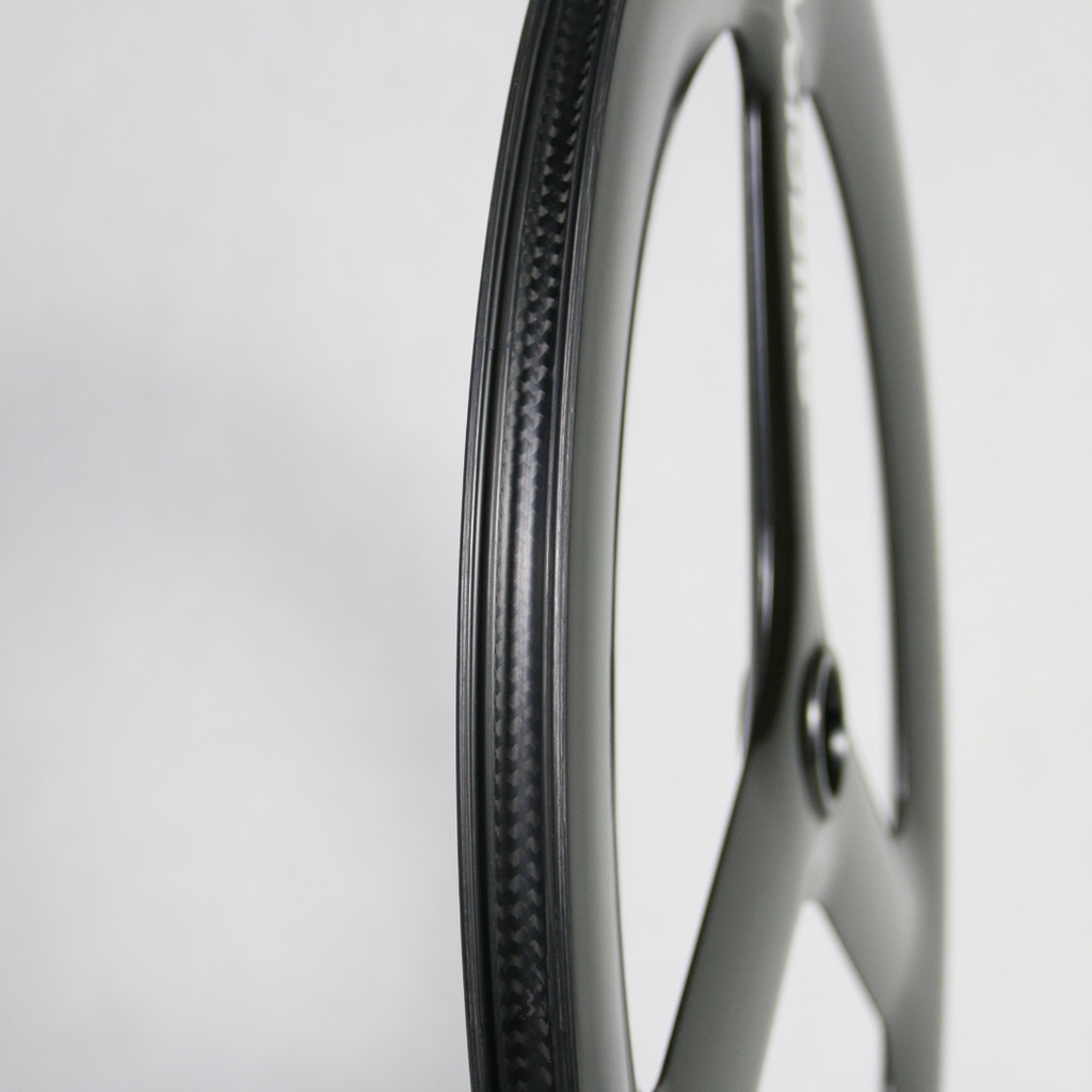 Detail image of a clincher rim profile on the Altias 3-spoke track cycling wheel