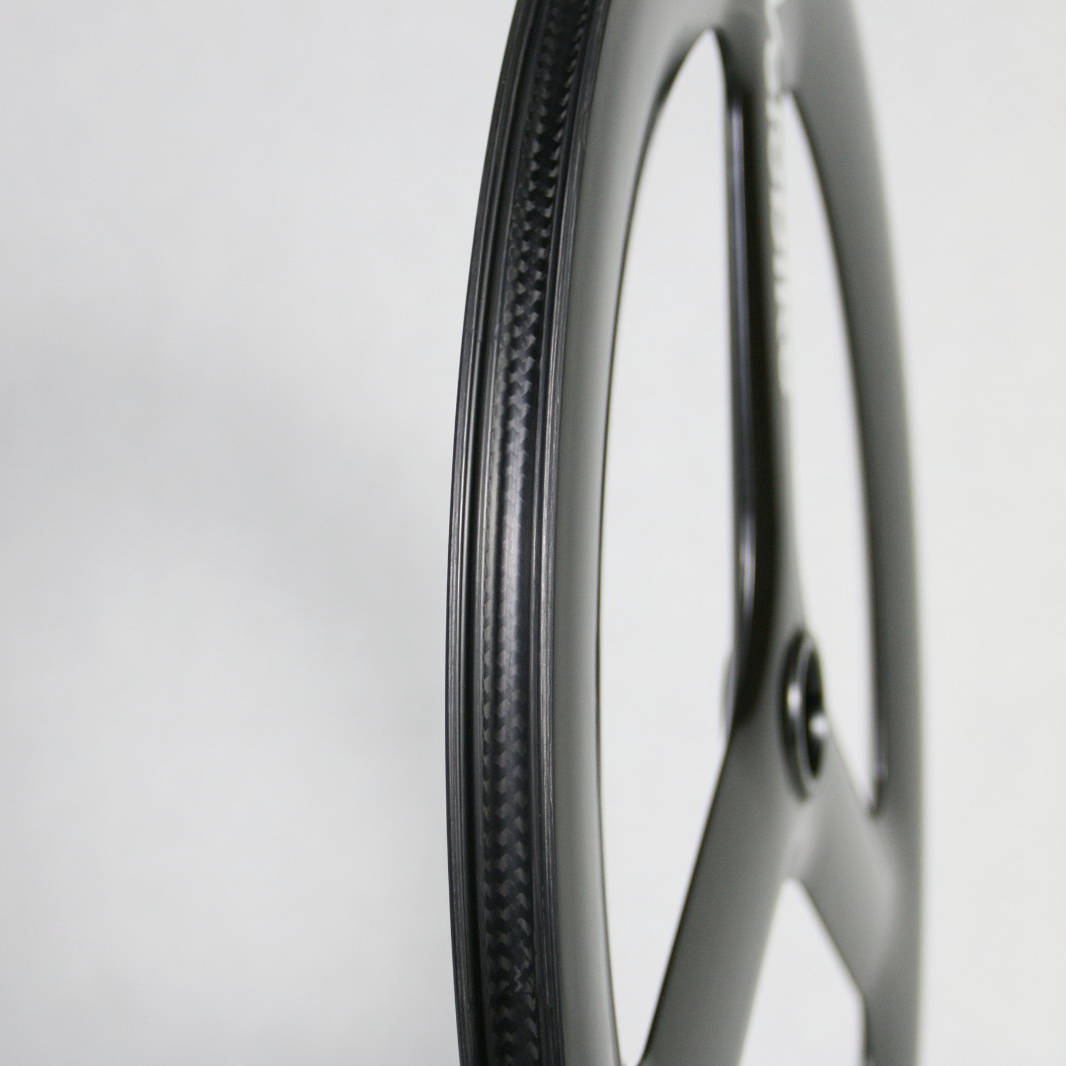 Detail image of a clincher rim profile on the Altias 3-spoke track cycling wheel